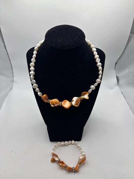 Jewelry - VTG Artisan necklace white freshwater baroque pearls w/orange mother of pearl